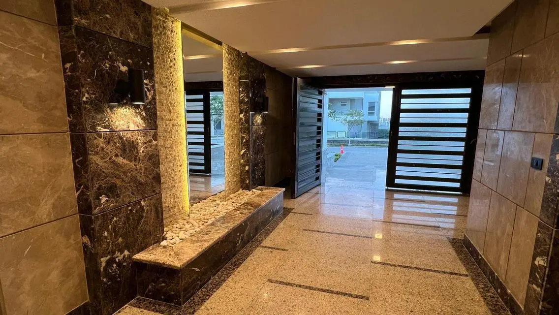 Luxury Apartment with Private Garden and Shared Pool in City Center