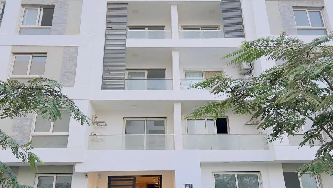 Luxury Apartment with Private Garden and Shared Pool in City Center