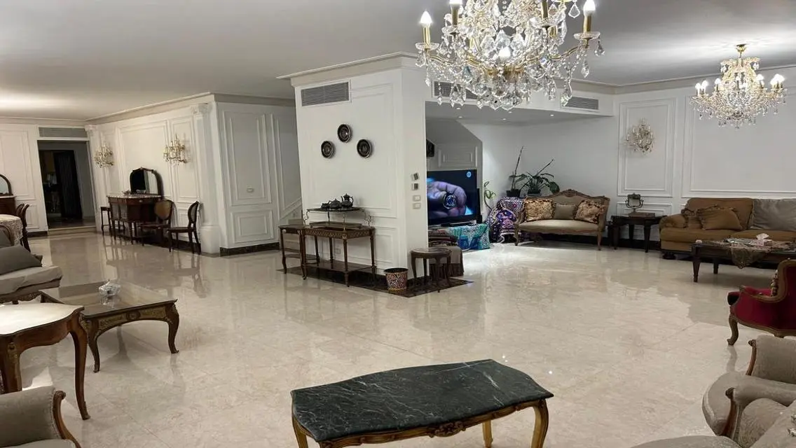 شقة فاخرة بمساحة 500 متر مع حديقة خاصة
