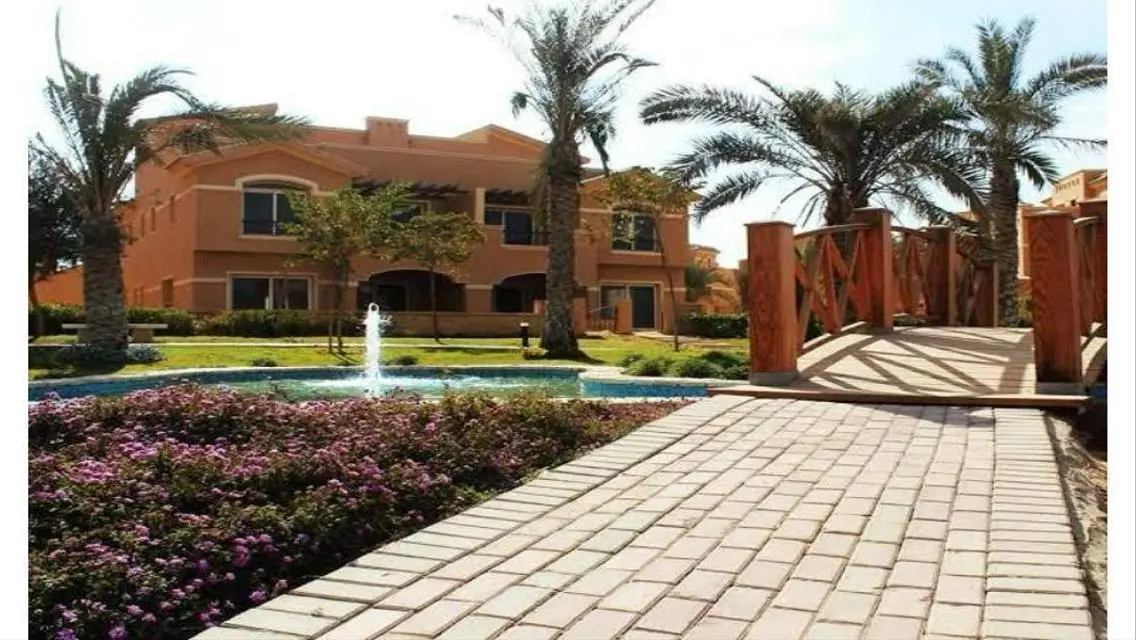 Luxurious Villa with Spacious Area and Stunning Lake View