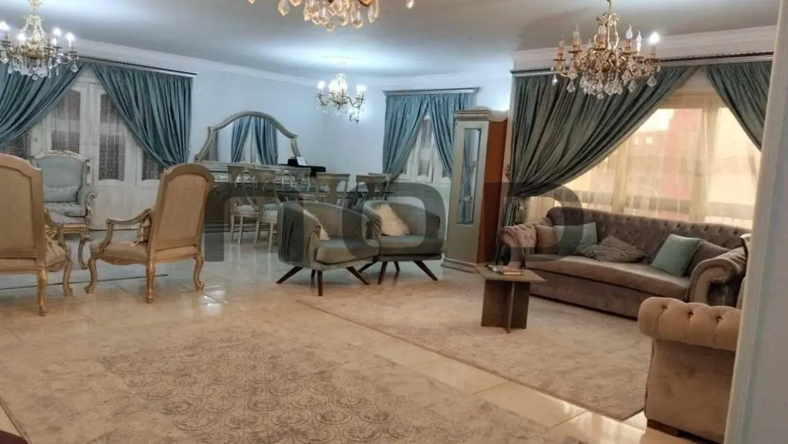 Luxury Apartment in Downtown with Balcony and Covered Parking
