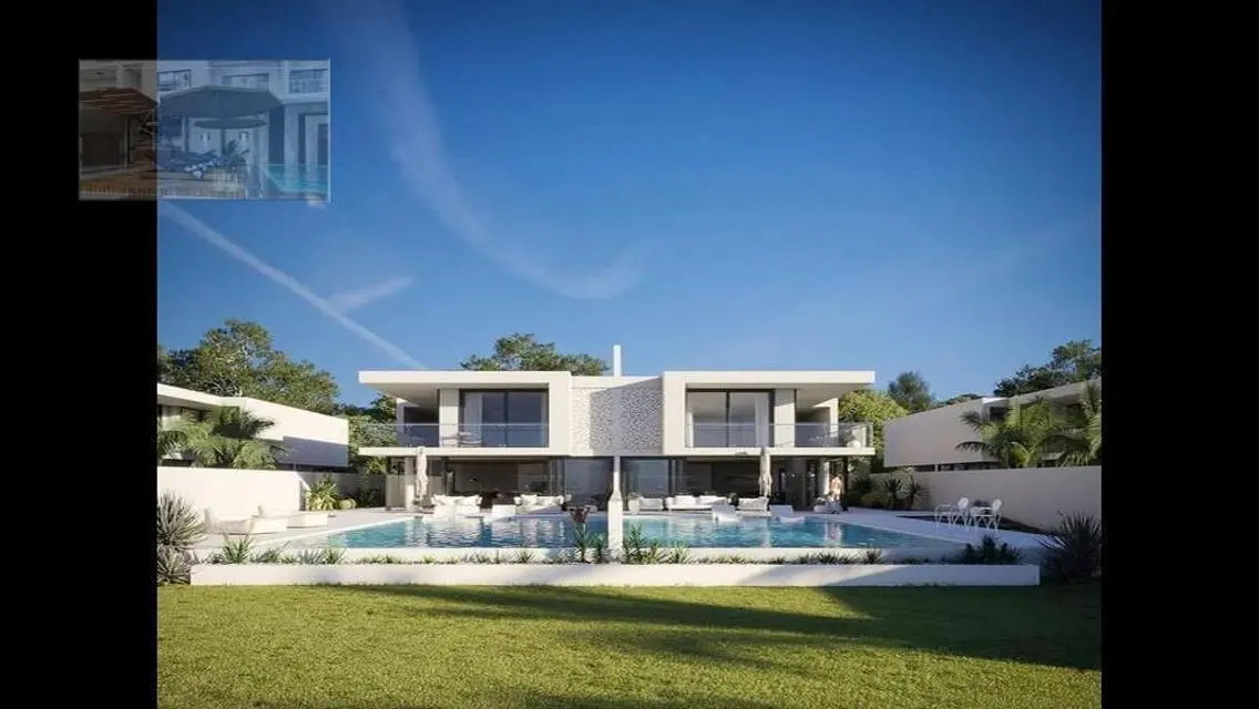 Luxury Villas with 5-10 m² Space, Private Garden, and Pools