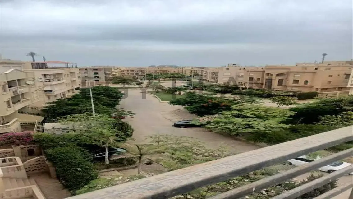 شقة رائعة مع شرفة وحديقة خاصة للبيع