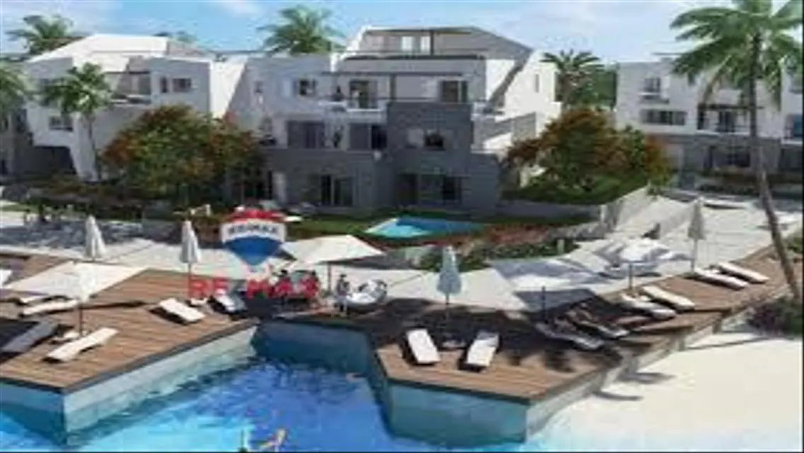Luxury Apartment with Spacious Living and Lake View