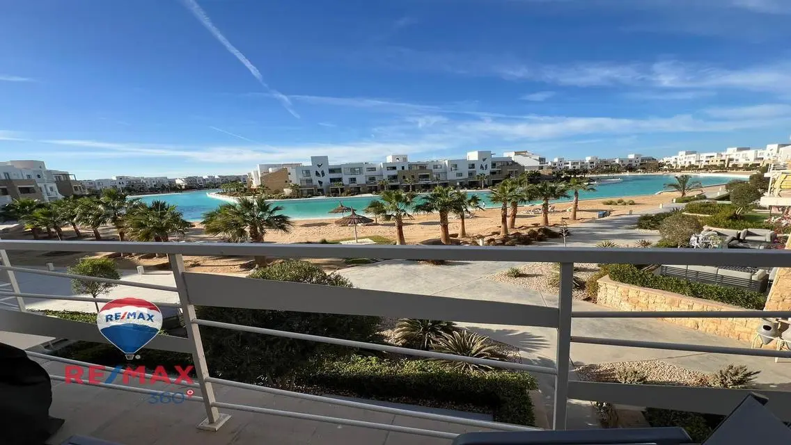Luxury Apartment with Spacious Living and Lake View