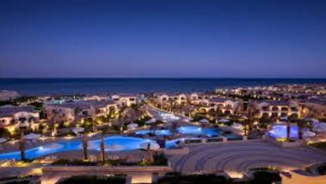 Luxurious Villa with Private Pool and Maid Room
