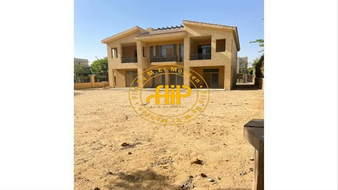 Luxury Villa with Private Garden and Security Guard