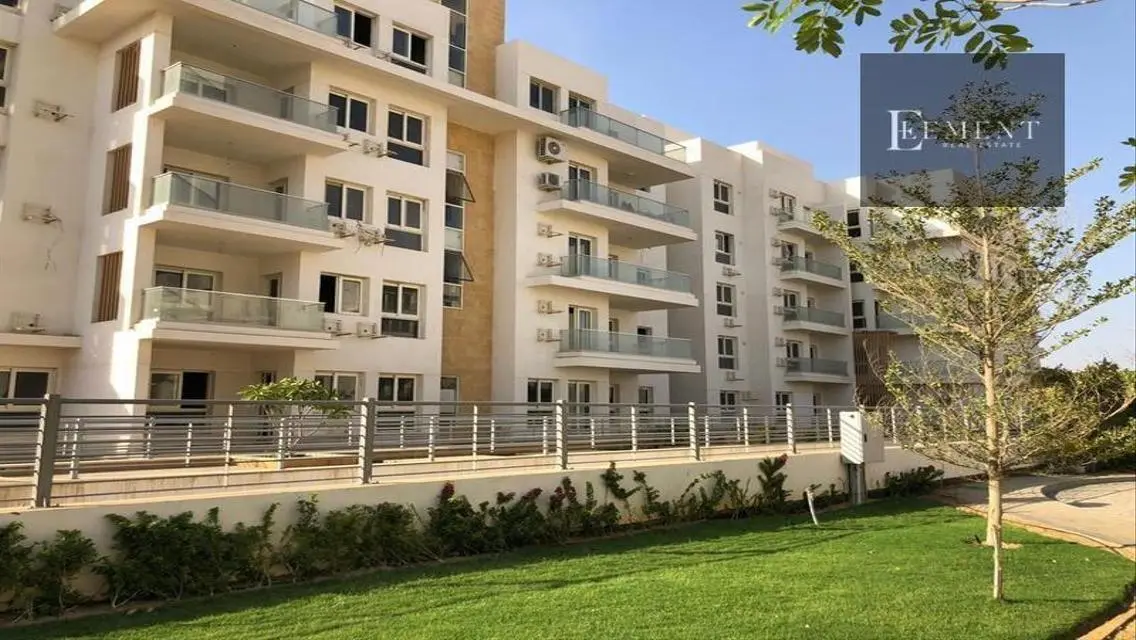 فيلا فاخرة للإيجار مع حديقة ومسبح خاص