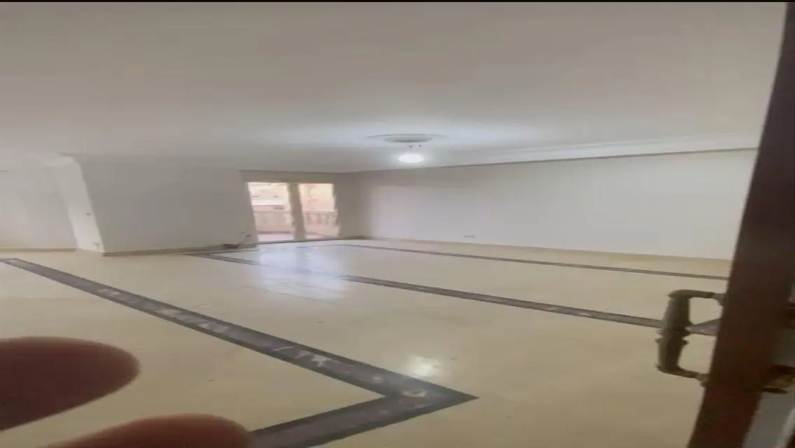 شقة فاخرة بمساحات واسعة ومرافق متكاملة