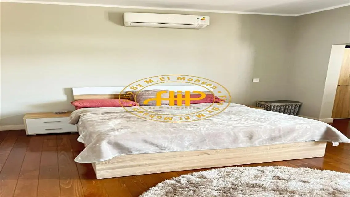 شقة فاخرة بمساحة كبيرة مع حديقة خاصة