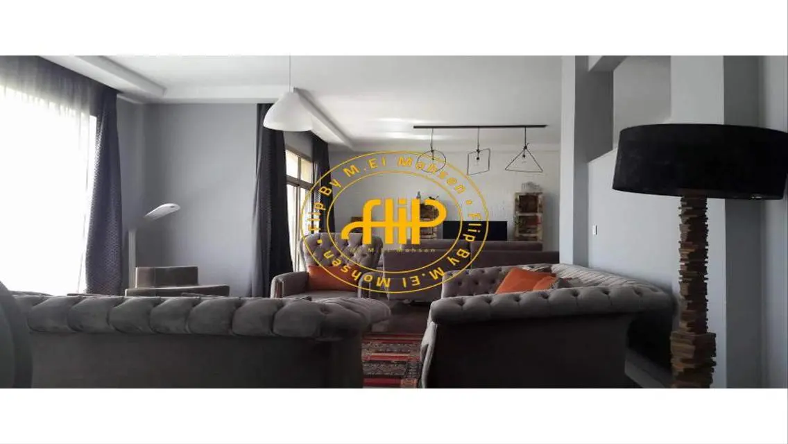 شقة فاخرة بمساحة كبيرة مع حديقة خاصة
