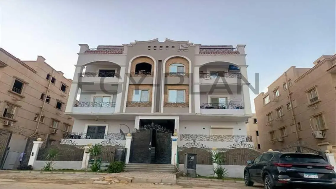 فيلا فاخرة بمساحة 250 متر - مسبح وحديقة خاصة بسعر مميز