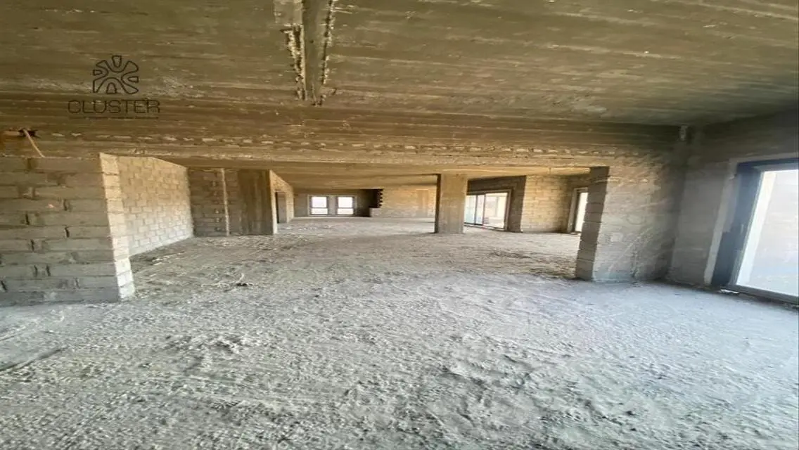شقة فاخرة للبيع في المجمع السكني