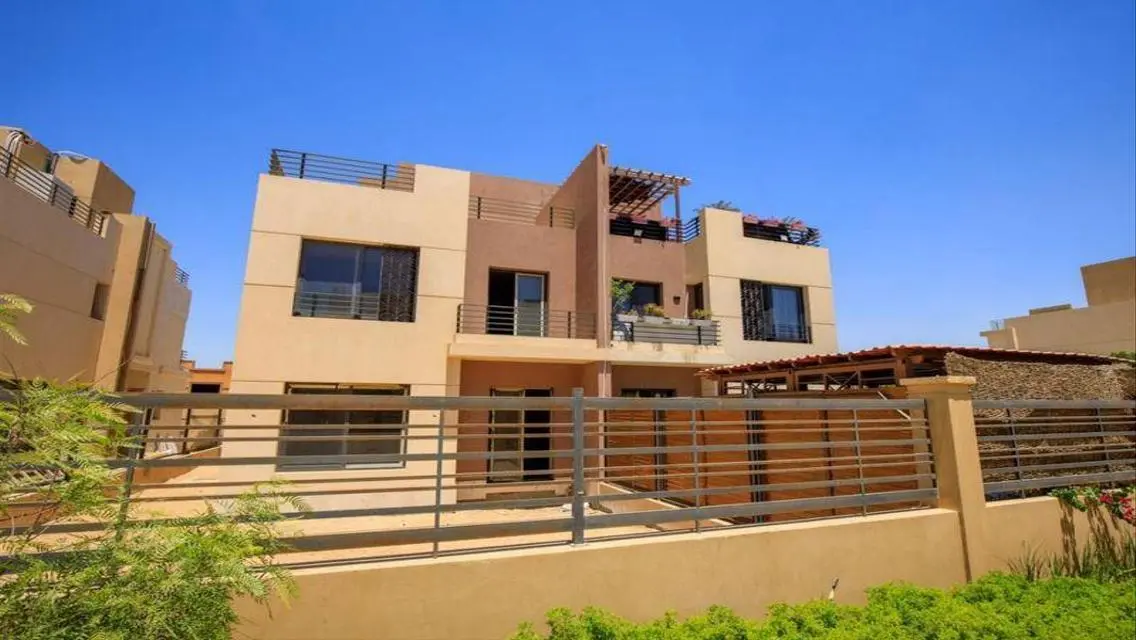 Luxurious Villa with Lake View