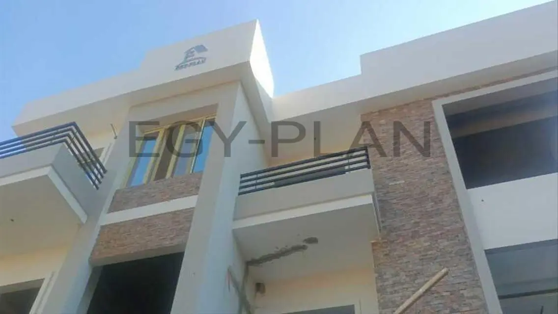 فيلا فاخرة مع حديقة ومسبح خاص