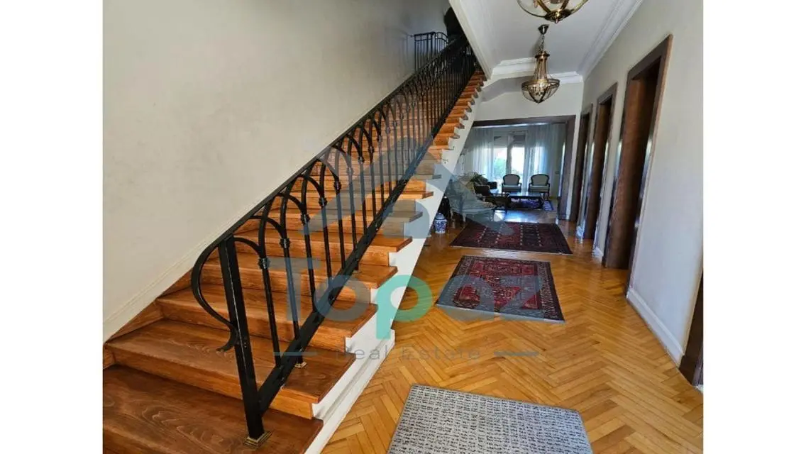 Luxury Apartment with Expansive Space in Prime Location