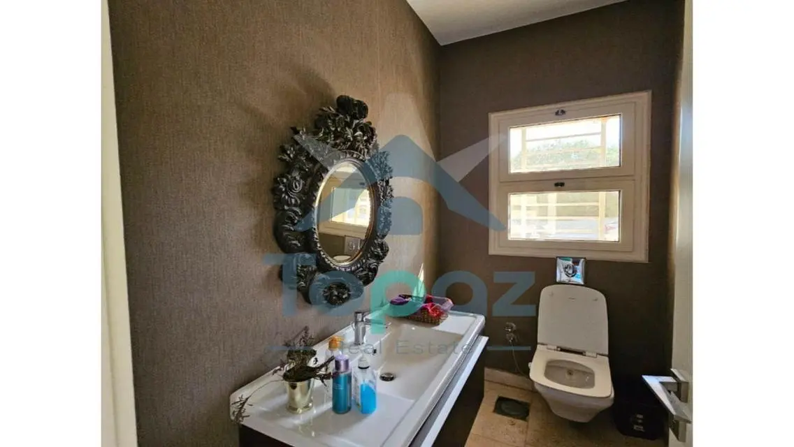 Luxury Apartment with Expansive Space in Prime Location