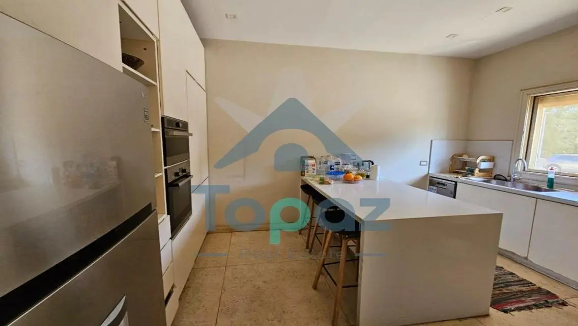 Luxury Apartment with Expansive Space in Prime Location