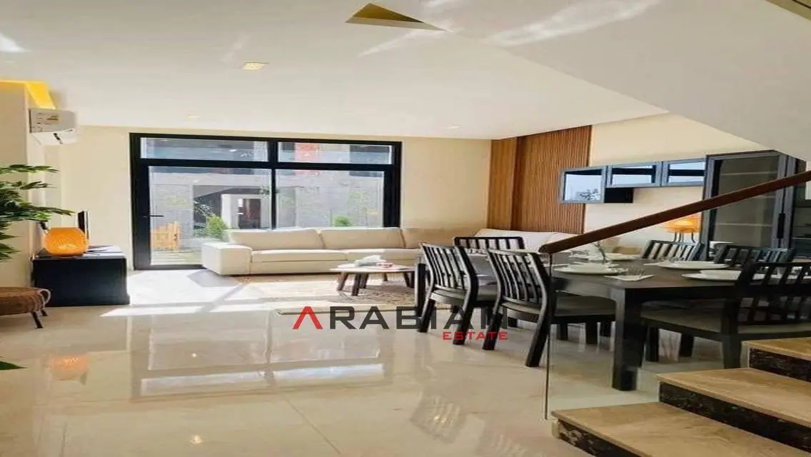 Luxury Apartment Featuring Stunning Views in a Prime Location