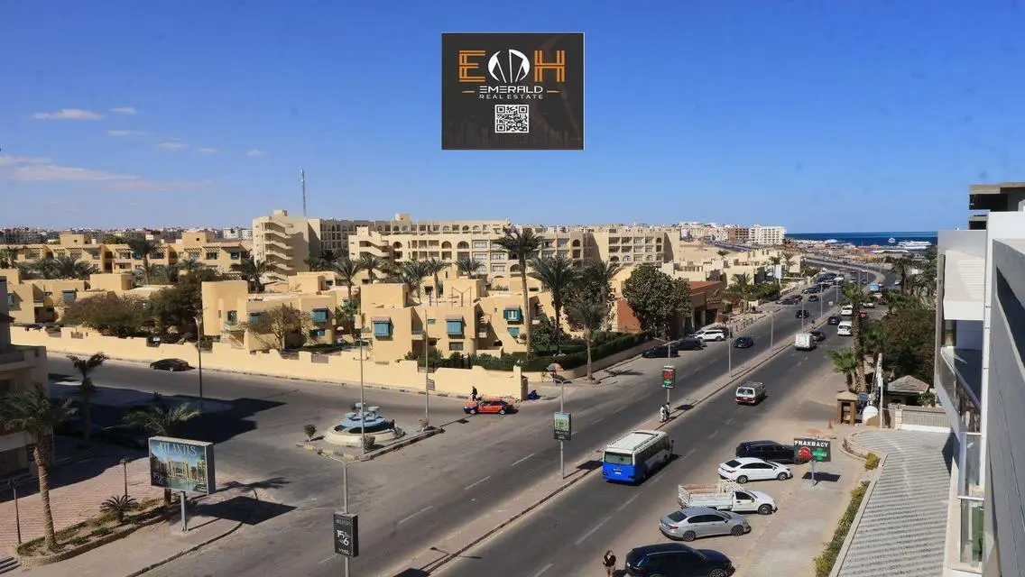 شقة فاخرة للبيع في فلورينزا خميسين