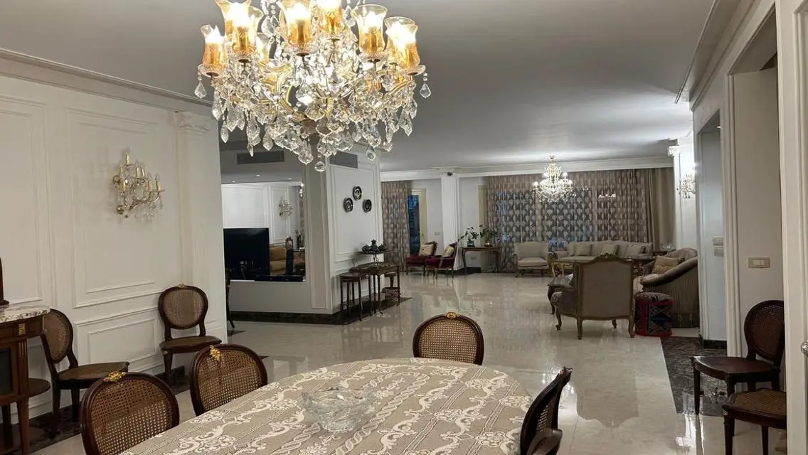 فيلا فاخرة للبيع بمساحة 500 متر