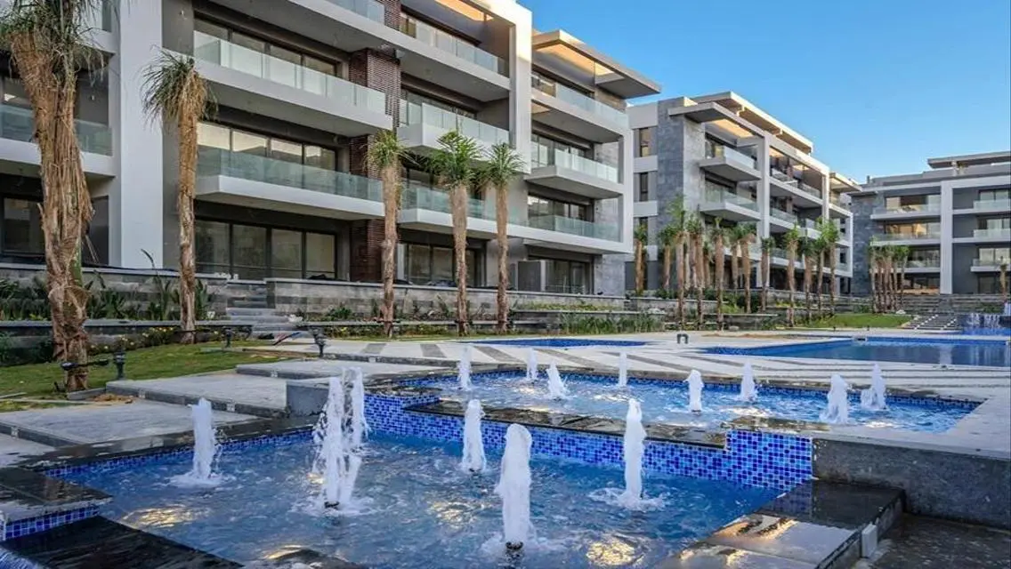 Luxury 4-Bedroom Apartment with Stunning Lake View