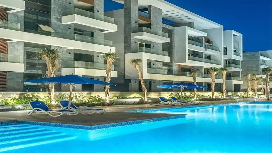 Luxury 4-Bedroom Apartment with Stunning Lake View