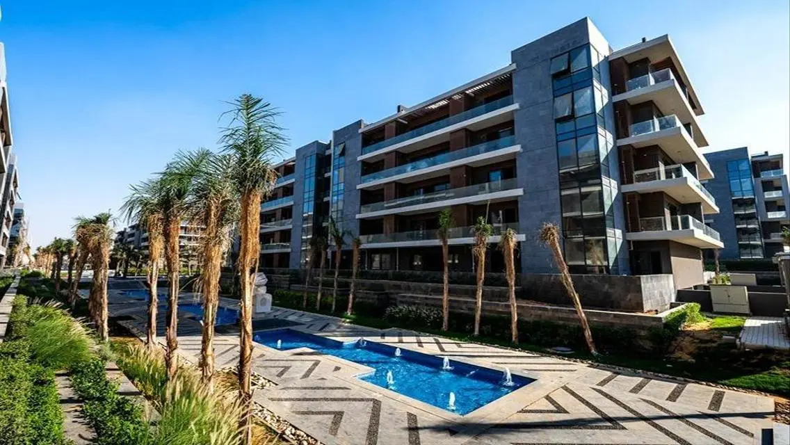 Luxury 4-Bedroom Apartment with Stunning Lake View