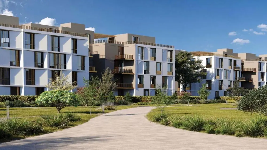Luxury Apartment with Spacious Layout and Stunning Lake Views