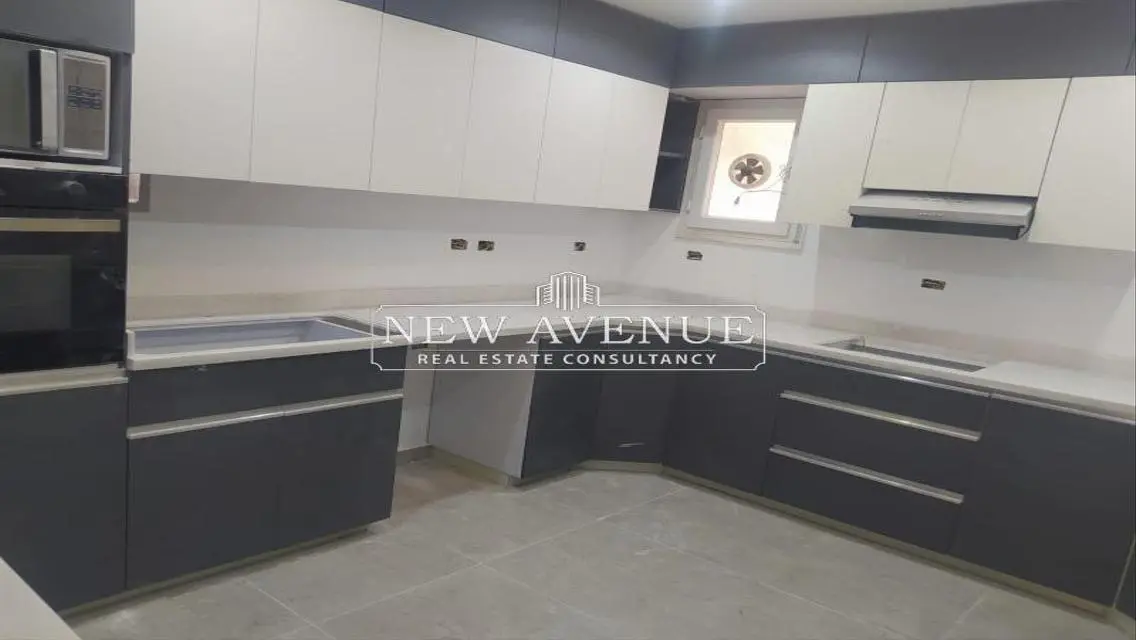 Luxury 4-Bedroom Apartment in the Heart of the City