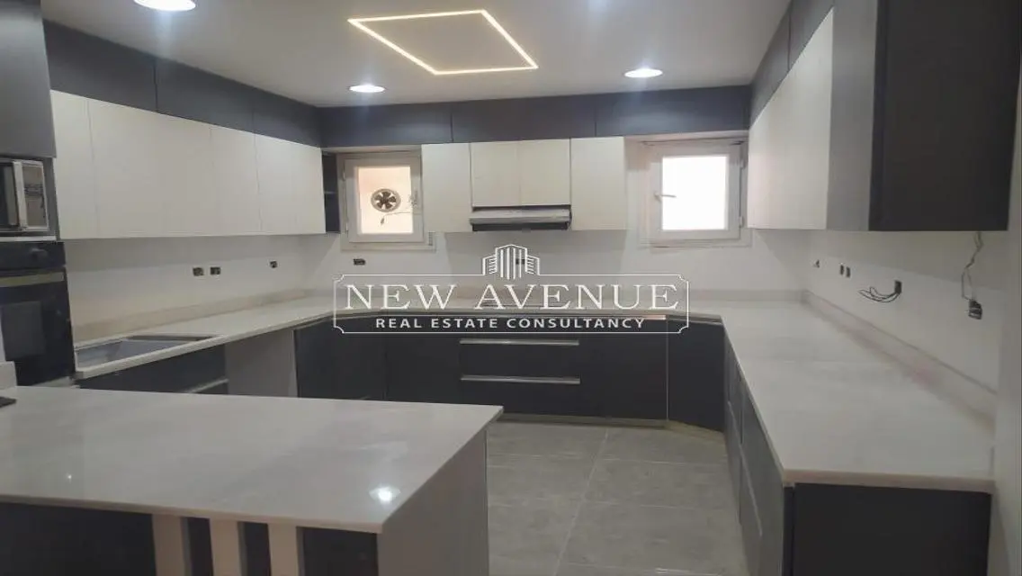 Luxury 4-Bedroom Apartment in the Heart of the City