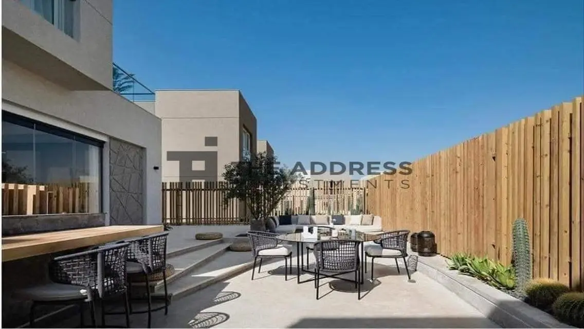 Luxurious Villa for Sale with Stunning Views and Comprehensive Amenities