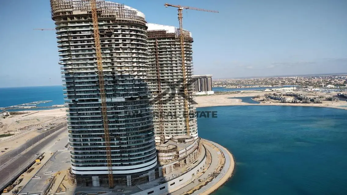 Luxury Apartment with Lake View