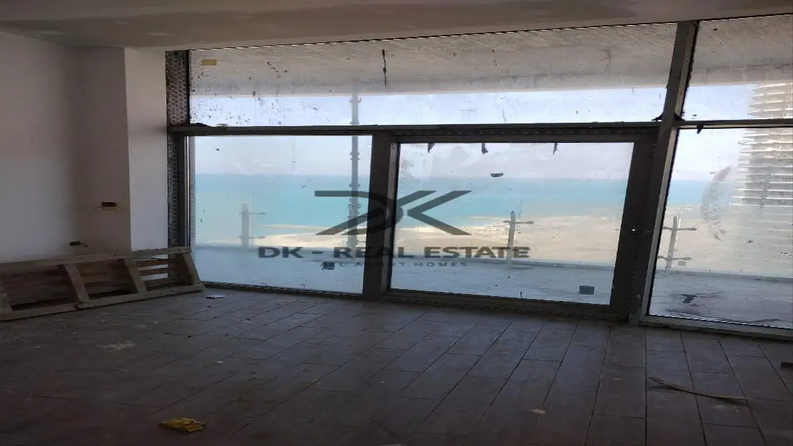 Luxury Apartment with Lake View