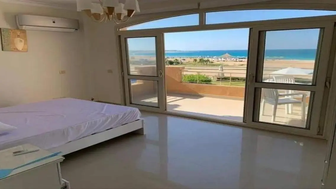 شقة فاخر في تلل - العين السخنة مع إطلالة على البحر