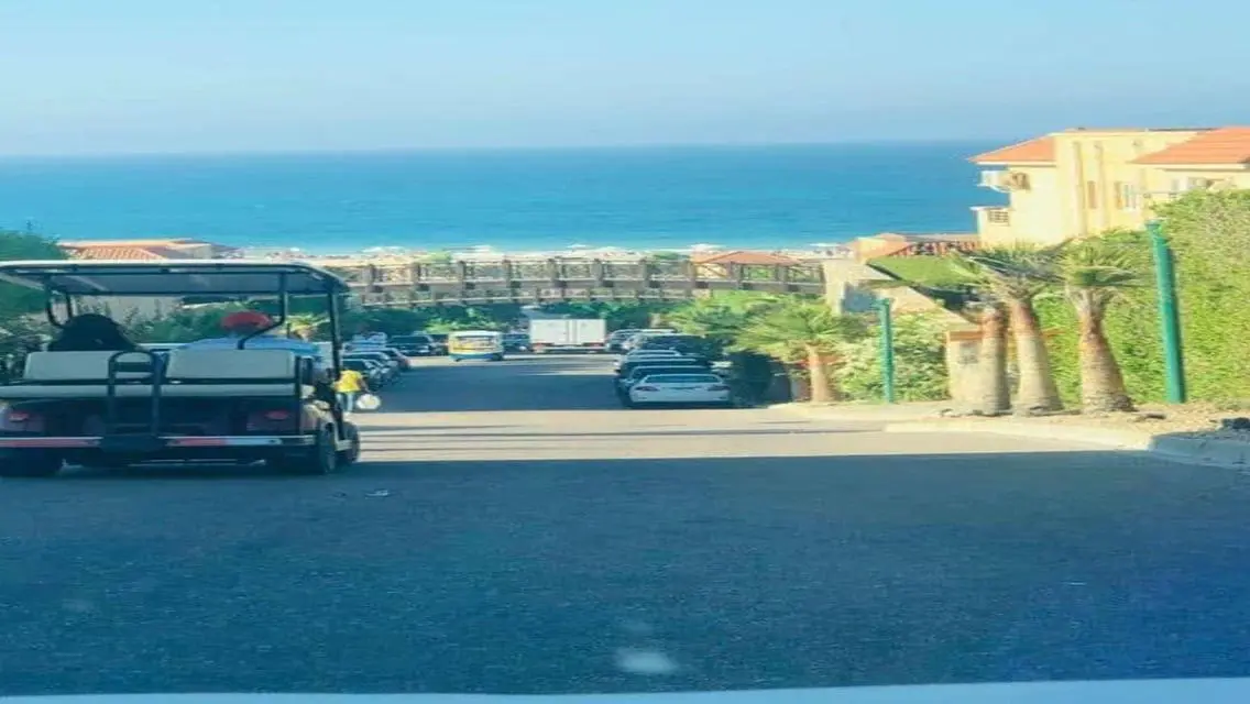 شقة فاخر في تلل - العين السخنة مع إطلالة على البحر