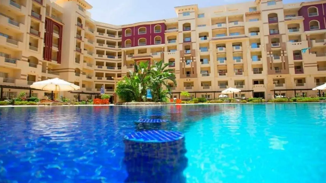 شقة فاخرة ببحيرة مع إطلالات مميزة