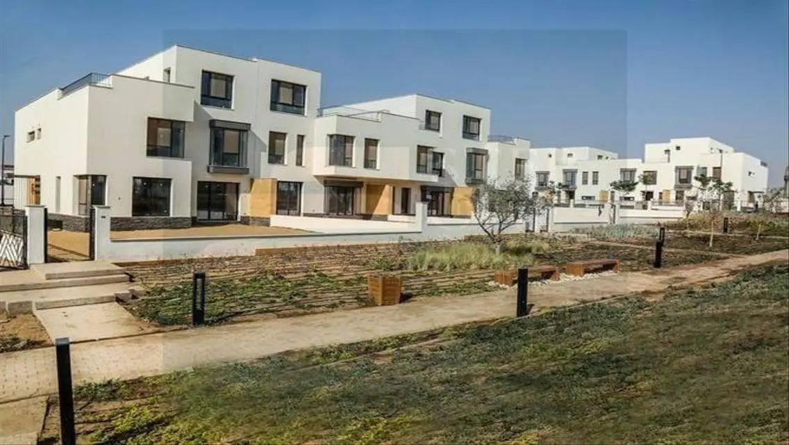 شقة مميزة للبيع بمساحة واسعة