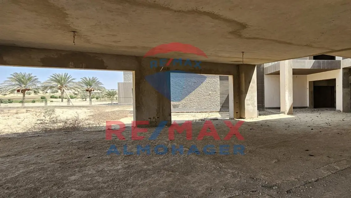 شقة فاخرة مع حديقة خاصة وإطلالة رائعة