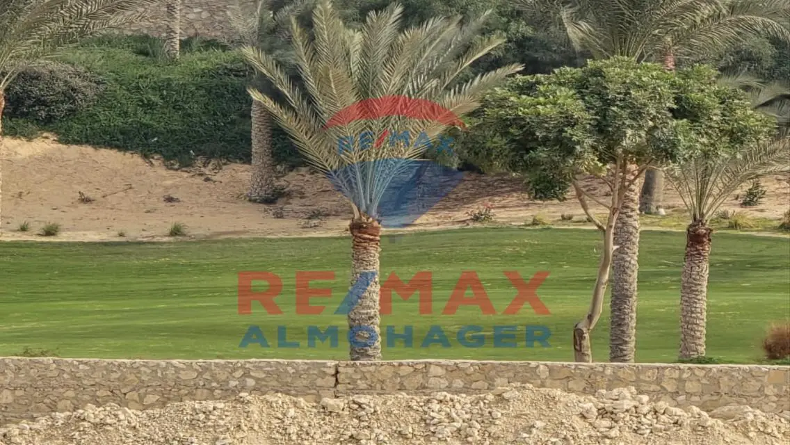 شقة فاخرة مع حديقة خاصة وإطلالة رائعة