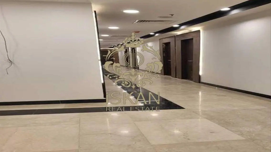 عقار متميز بمساحة واسعة ومرافق شاملة