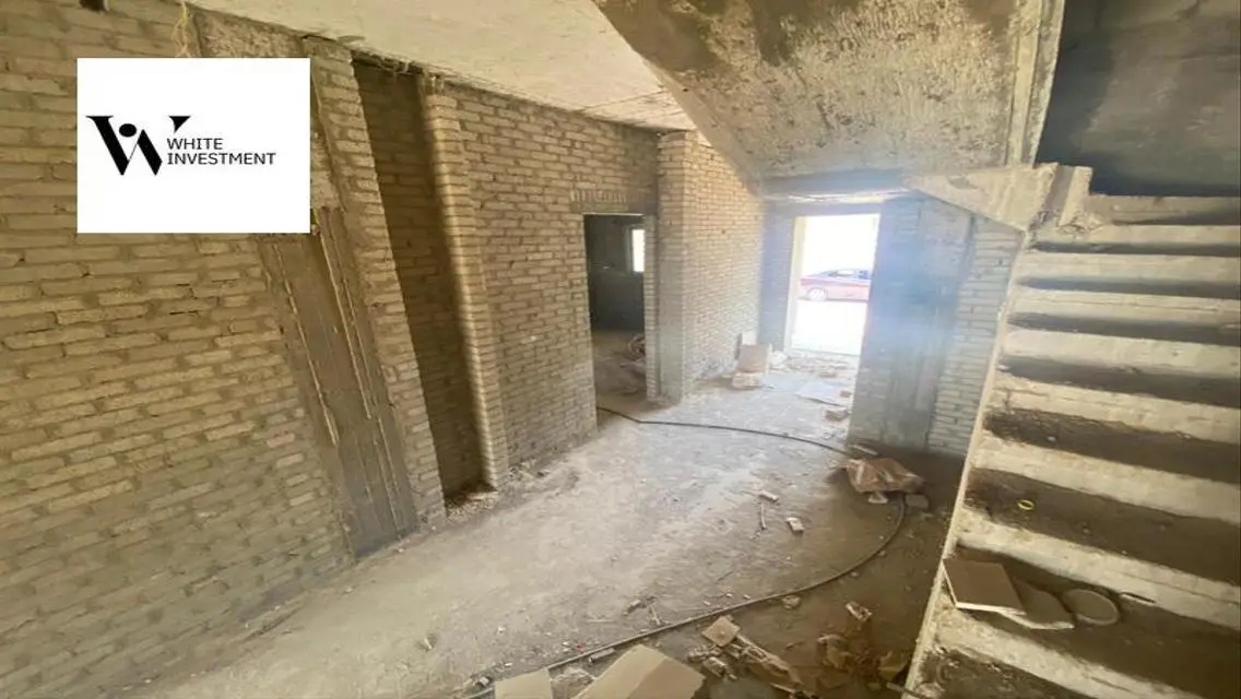 Luxurious Apartment for Sale Overlooking Lakes in a Prime Location