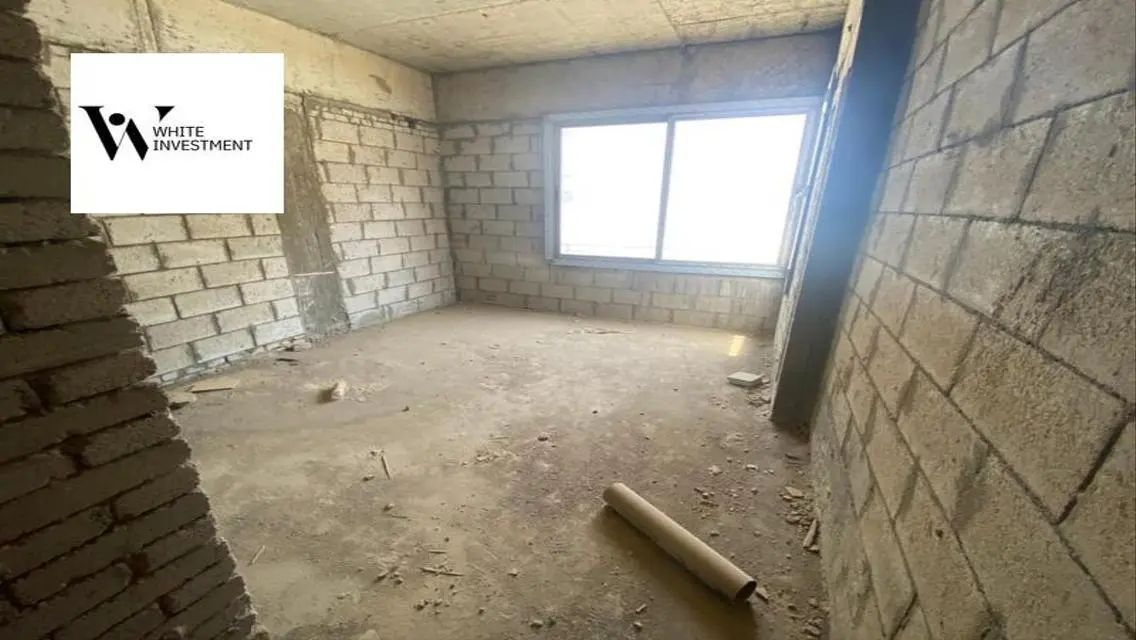 Luxurious Apartment for Sale Overlooking Lakes in a Prime Location