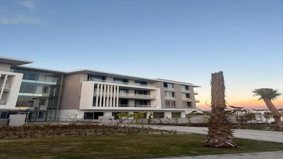 Luxury Apartment with Lake View - 187-176