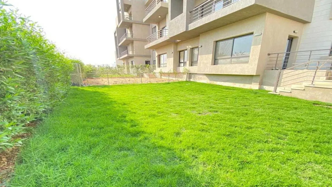 Luxury Apartment at Fifth Square - Al Marasem