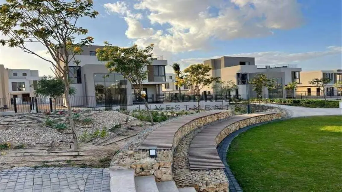 Luxury Villa with Private Garden and Pool for Sale
