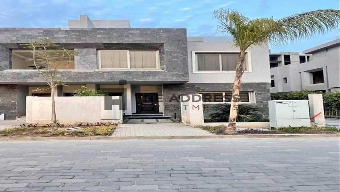 Luxury Villa with Private Garden and Pool for Sale