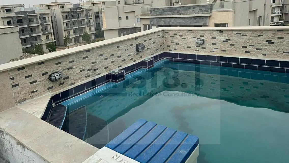 فيلا فاخرة بمساحة 450 متر في قلب المدينة
