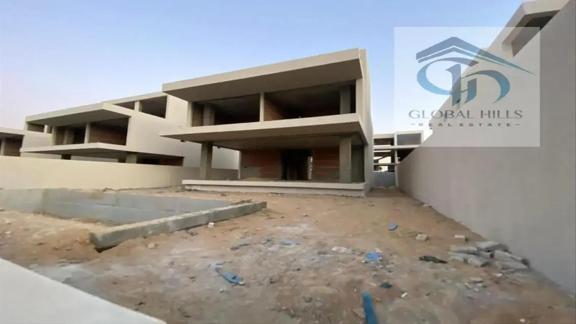 منزل مستقل للبيع في Lake View بمساحة 500 متر