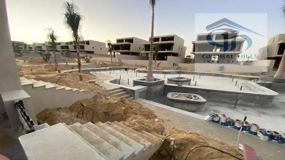 منزل مستقل للبيع في Lake View بمساحة 500 متر